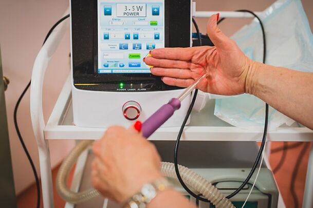 Device for the treatment of varicose veins by endovascular laser coagulation